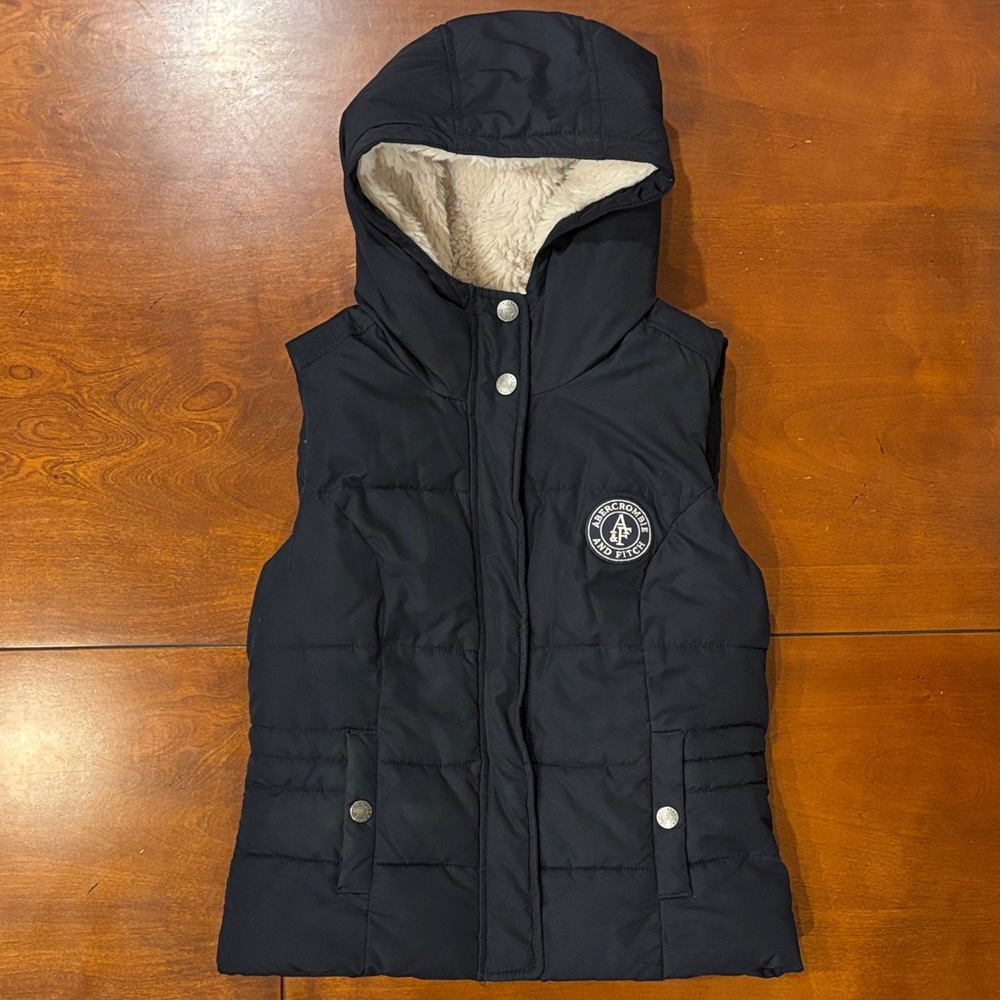 Abercrombie & Fitch‎ Navy Blue with Beige Sherpa Hooded Vest. S